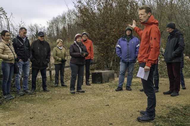 Präsident Stève Piaget informierte die Anwesenden über die verschiedenen Ideen, die für die Kiesgrube Chleigrüt diskutiert werden. Foto: Atia Miraz