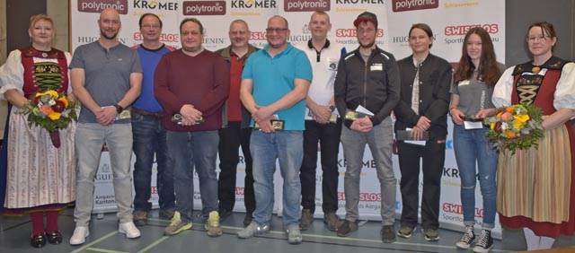 Zu den geehrten Schützinnen und Schützen gehörten (von links) Stefan Bereuter, Stefan Mathis, Hans Schumacher, Stephan Morgenthaler, Walter Schumacher, Dieter Grossen, Marco Lüscher, Geri Zoller und Fiona Kitanovic. Foto: wr