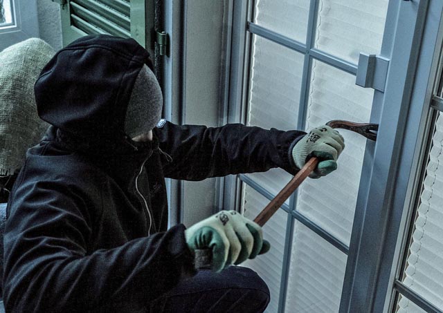 Vorsicht, Einbrecher nutzen die frühe Dämmerung. Foto: Polizei BL