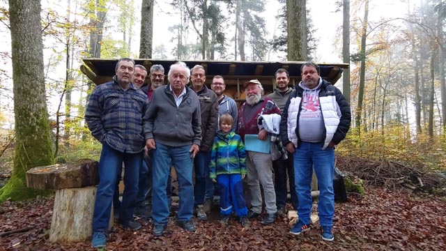 Die Wittnauer Karlis hielten ihre GV an einem geheimen Ort im Wald ab. Foto: zVg