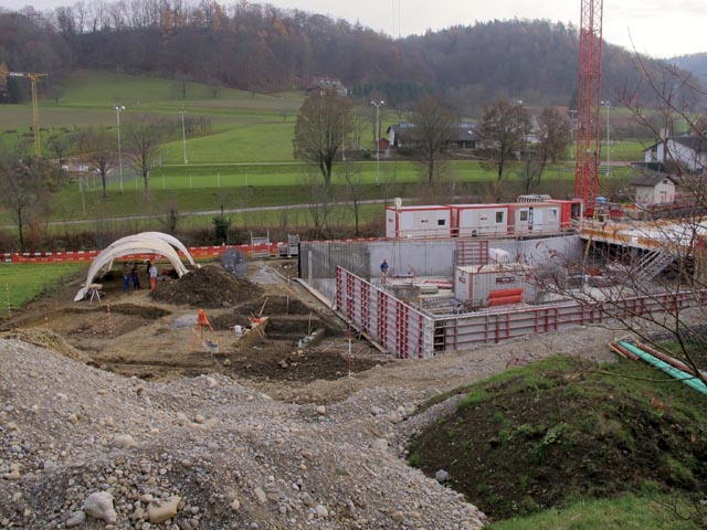 Blick auf das Grabungsgelände in Thalheim im Jahr 2012. Foto: Kantonsarchäologie © Kanton Aargau