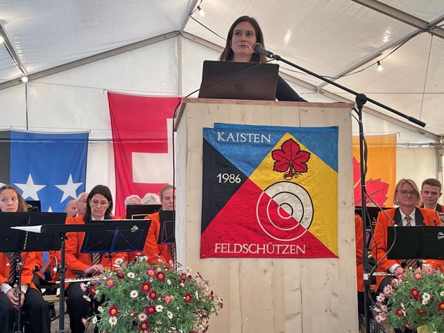 FDP-Nationalrätin Maja Riniker hält in Kaisten die Abschlussrede. Foto: zVg