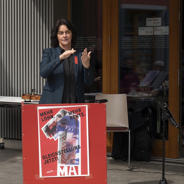 Tatjana Binggelis drückt sich in Gebärdensprache aus. Foto: zVg