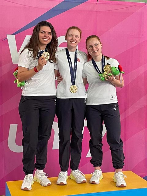  Die drei strahlenden Goldmedaillen-Gewinnerinnen (v.l.). Chiara Leone, Audrey Gogniat und Nina Christen. Foto: swiss shooting