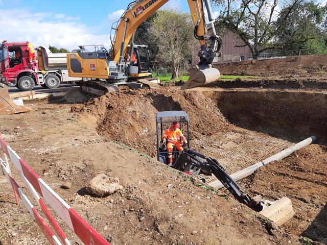 Das Pumpenstufwerk «Riburg» wird beim Ortsausgang Möhlin in Richtung Rheinfelden erstellt. Foto: zVg